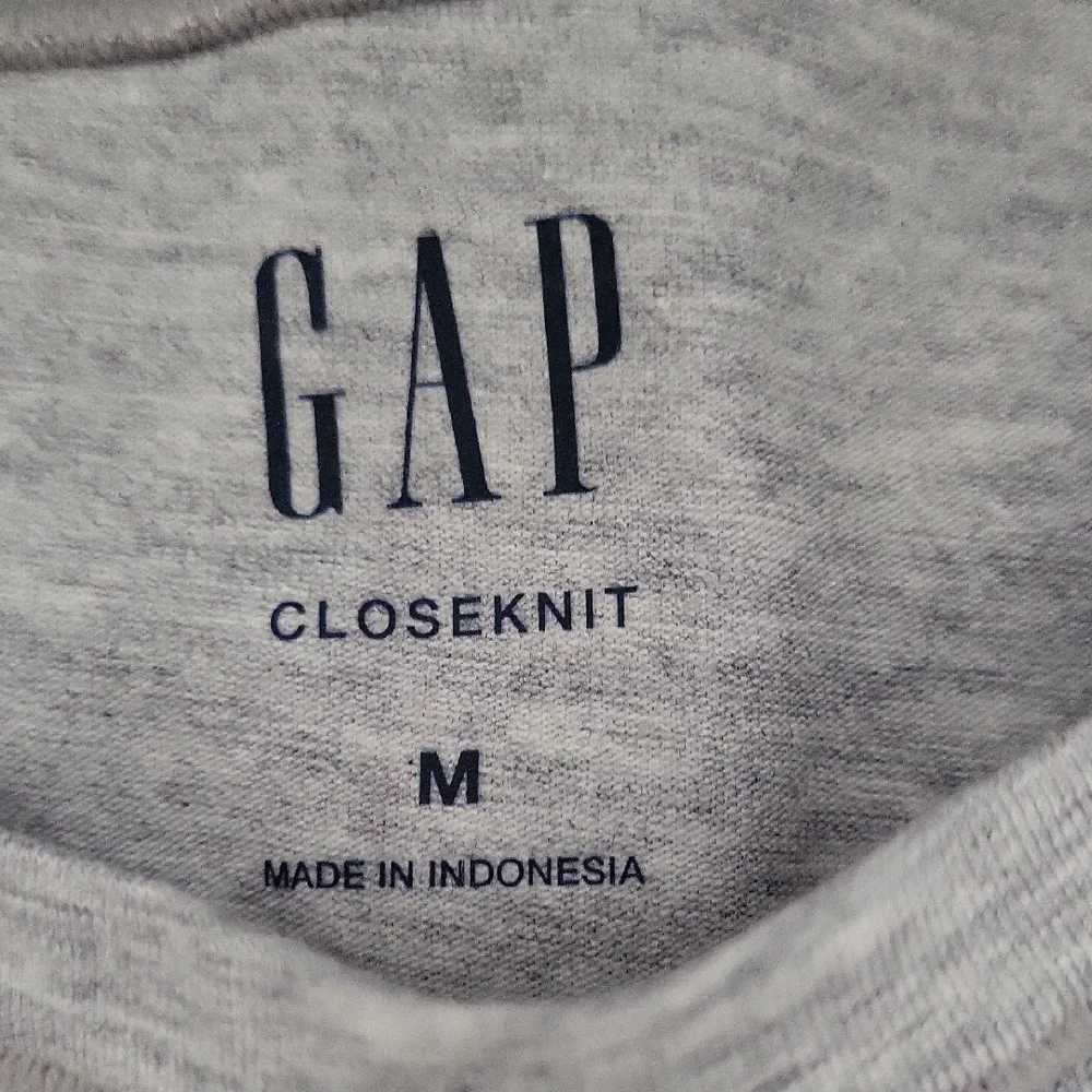 NWOT GAP Closeknit Women's Heather Gray Long Sleeve Tee - Picture 3 of 5